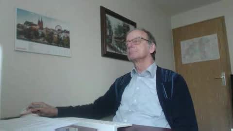 Snapshot of roboter0233 chatting on October 21, 12:08 pm roboter0233 online show from October 21, 12:08 pm