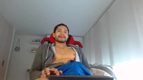 Snapshot of roby_millerr chatting on February 15, 2:11 pm roby_millerr online show from February 15, 2:11 pm