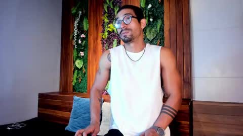 R O M E O  online show from January 23, 4:30 am