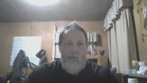 Snapshot of rosepanda chatting on January 11, 2:20 am Lost4gain online show from January 11, 2:20 am