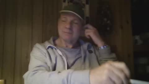 roses2u1958 online show from December 18, 12:54 am