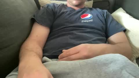 roythegil online show from September 8, 7:24 pm