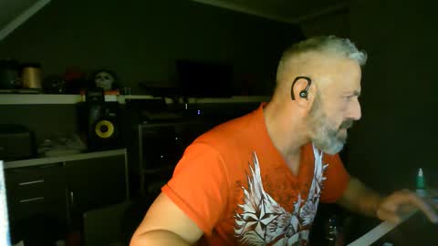 Chico que rico Caliente online show from November 1, 4:38 am