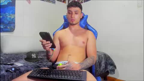 Snapshot of salvatore_dereck chatting on October 15, 12:40 am online show from October 15, 12:40 am
