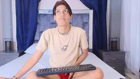 Snapshot of samuel_sincee chatting on January 21, 3:16 am Samuel Sincee online show from January 21, 3:16 am