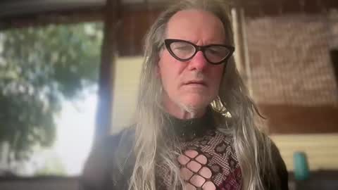 Samuel or Samantha online show from November 9, 7:18 pm