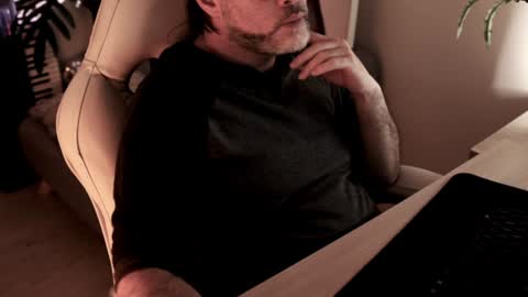 Sanders online show from December 29, 1:56 am