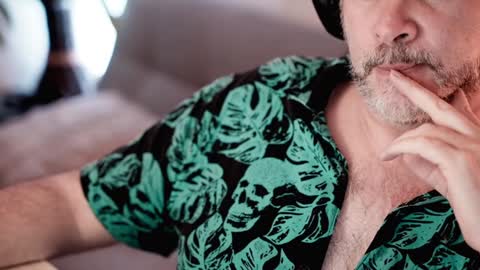 Sanders online show from January 26, 1:52 am