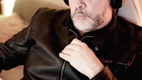 Sanders online show from February 1, 1:34 am