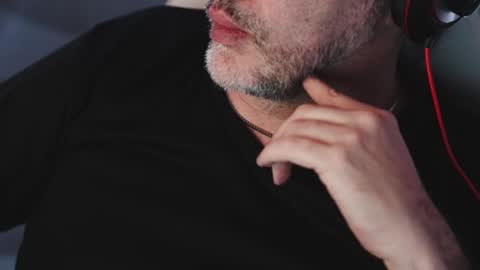 Sanders online show from February 26, 6:37 am