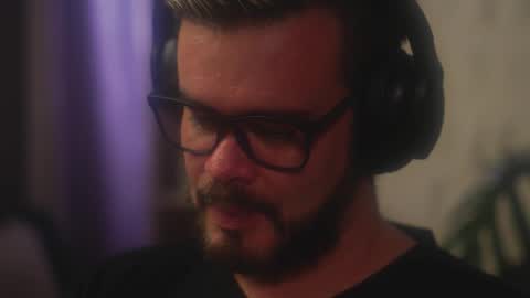 Sanders online show from February 4, 2:06 am