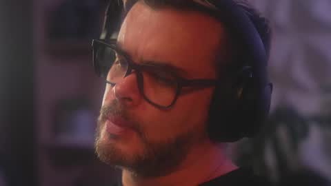 Sanders online show from February 9, 4:50 am