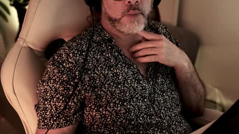 Sanders online show from December 24, 5:27 am