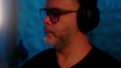 Sanders online show from October 7, 6:06 am