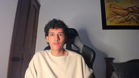 Snapshot of santi_twink19 chatting on October 23, 1:09 am santi_twink19 online show from October 23, 1:09 am