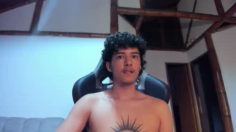 santi_twink19 online show from February 22, 8:16 am