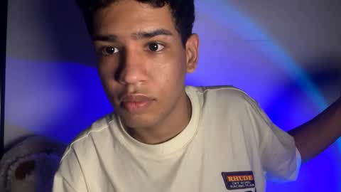 santi online show from December 3, 9:04 am