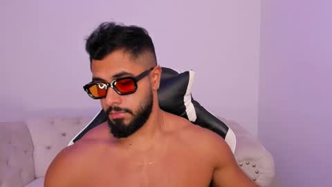 santiago_huntt online show from March 24, 7:40 pm