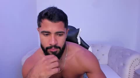 santiago_huntt online show from December 5, 1:51 pm