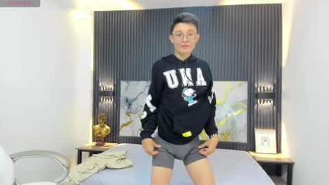 santiago_russo18 online show from September 17, 1:56 pm