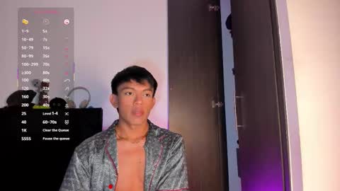 santi online show from February 1, 2:43 am