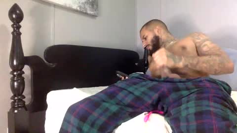 Snapshot of savagebullxxx chatting on January 3, 12:22 am savagebullxxx online show from January 3, 12:22 am