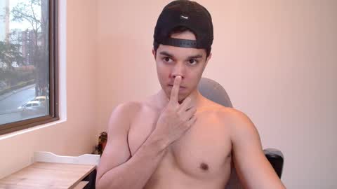 Snapshot of scott_brasher1 chatting on February 24, 10:25 pm Twitter Scott brasher1 Instagram Camiloestuardo2 online show from February 24, 10:25 pm