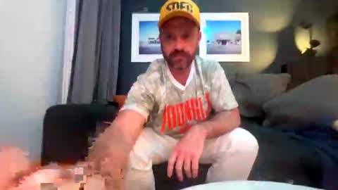 sdbtmbro online show from December 23, 2:42 am