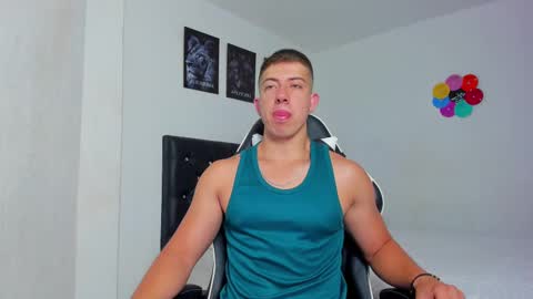 Snapshot of sean_brownx chatting on February 25, 12:13 pm Sean online show from February 25, 12:13 pm
