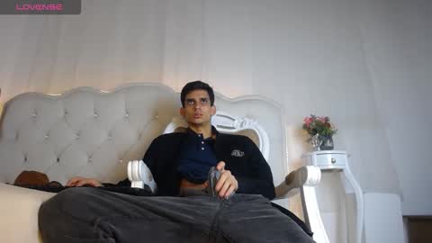 sebalexis7 online show from December 4, 3:24 am