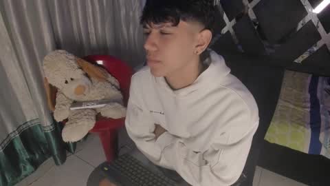 sebas_pretty7 online show from December 18, 12:34 pm