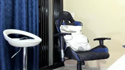 Snapshot of sebastiam_blake chatting on February 20, 6:06 am sebastiam_blake online show from February 20, 6:06 am