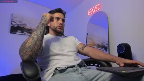 Lucian Sinclair online show from December 25, 1:10 am