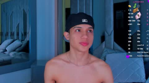 Sebastian online show from October 24, 7:59 pm