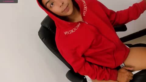 Snapshot of seductivo_jr chatting on October 24, 5:42 am seductivo online show from October 24, 5:42 am