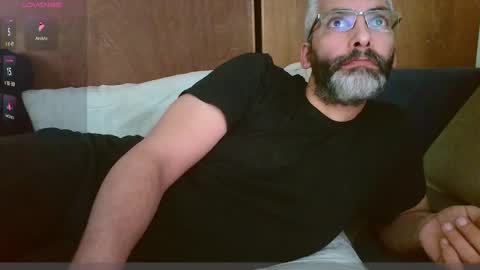 Snapshot of seewolf1000 chatting on December 22, 10:28 am seewolf1000 online show from December 22, 10:28 am