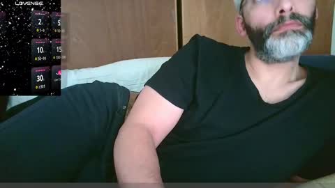 Snapshot of seewolf1000 chatting on December 24, 8:33 am seewolf1000 online show from December 24, 8:33 am