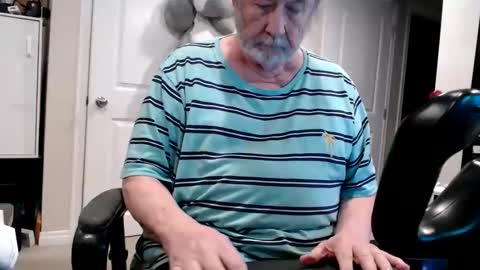 selkie2s online show from April 3, 1:24 am