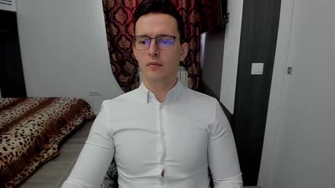 Sexxymuscles4U online show from February 24, 9:00 am