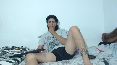 Snapshot of sexydarkhunter2 chatting on December 22, 12:39 am Mike online show from December 22, 12:39 am