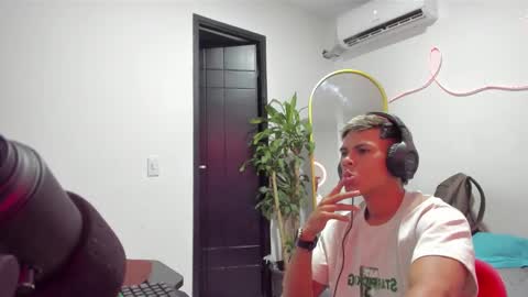 shark_boy21 online show from January 18, 12:56 am