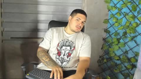 Snapshot of sharkmerlin chatting on February 3, 1:19 pm jhon deibyd online show from February 3, 1:19 pm