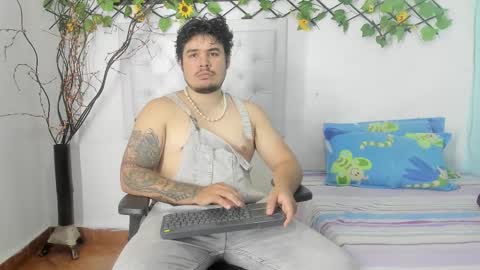 Snapshot of sharkmerlin chatting on October 19, 10:35 pm jhon deibyd online show from October 19, 10:35 pm