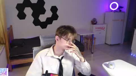 shiromy_ online show from November 21, 10:31 pm