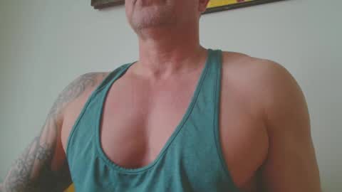 Snapshot of show_on_for_you chatting on February 14, 8:52 am show_on_for_you online show from February 14, 8:52 am