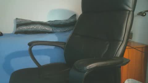 shyboyhugecum2020 online show from April 2, 3:15 am