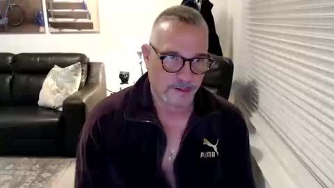 Snapshot of silveroli187 chatting on October 14, 1:18 pm silveroli187 online show from October 14, 1:18 pm