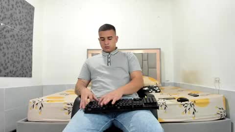 SIMON KELER online show from April 21, 1:42 am