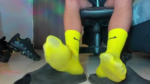 only foot                         worshipers here online show from April 17, 12:46 am