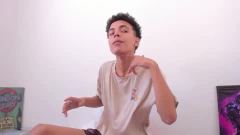 skady_coronado online show from December 18, 4:06 pm